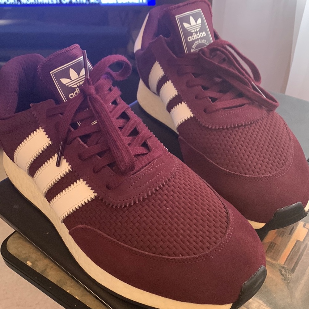 Adidas Burgundy retro Addidas used looks really awesome